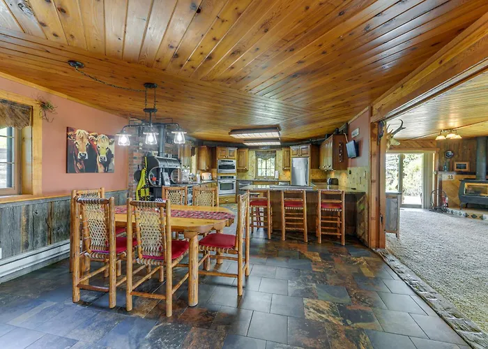 Stunning Mountain Views: Spacious In Dubois!